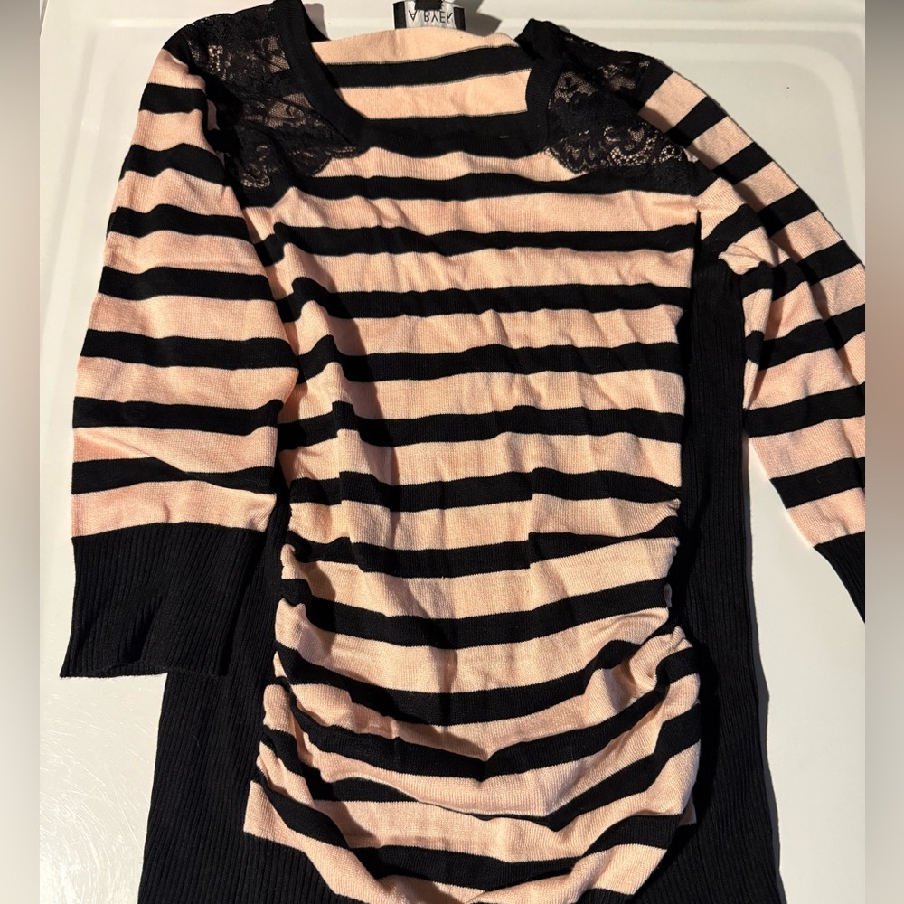 Lace Detail Forming Top